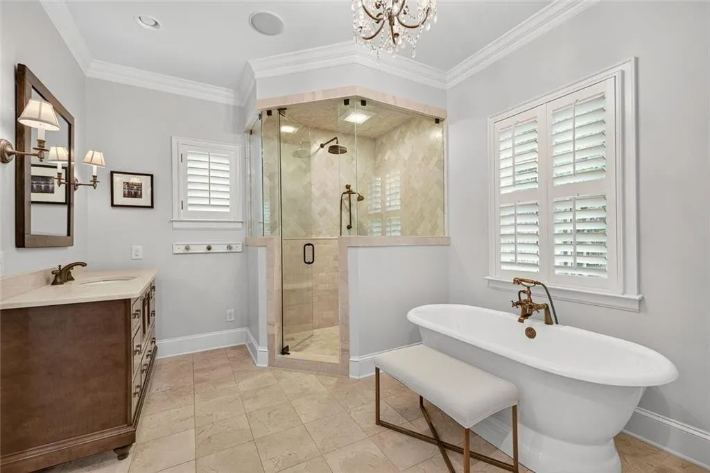 789 Longwood Drive Nw, Atlanta, Georgia 30305, 5 Bedrooms Bedrooms, ,3 BathroomsBathrooms,Residential,For Sale,789 Longwood Drive Nw,7646573