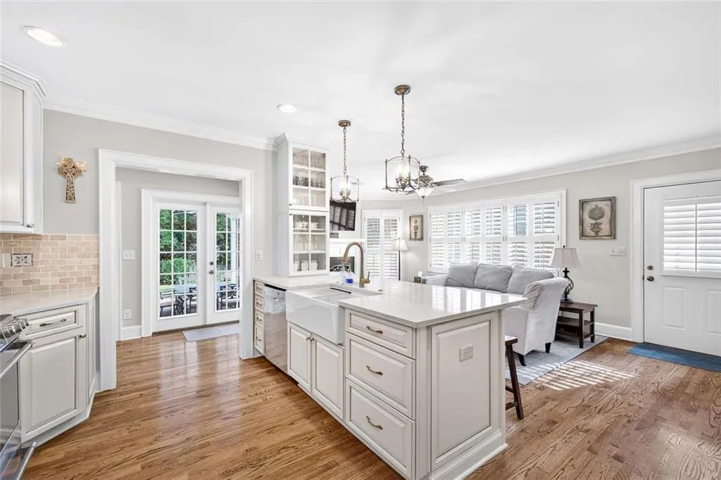 789 Longwood Drive Nw, Atlanta, Georgia 30305, 5 Bedrooms Bedrooms, ,3 BathroomsBathrooms,Residential,For Sale,789 Longwood Drive Nw,7646573