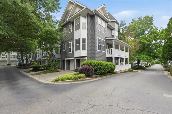 This wonderfully maintained townhome located on the Atlanta Beltline is ready for her new residents.