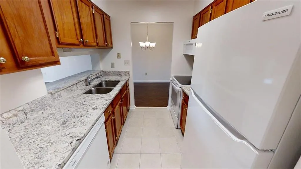300 Johnson Ferry Road Ne Unit B308, Sandy Springs, Georgia 30328, 1 Bedroom Bedrooms, ,1 BathroomBathrooms,Residential,Sold,300 Johnson Ferry Road Ne Unit B308,6888152