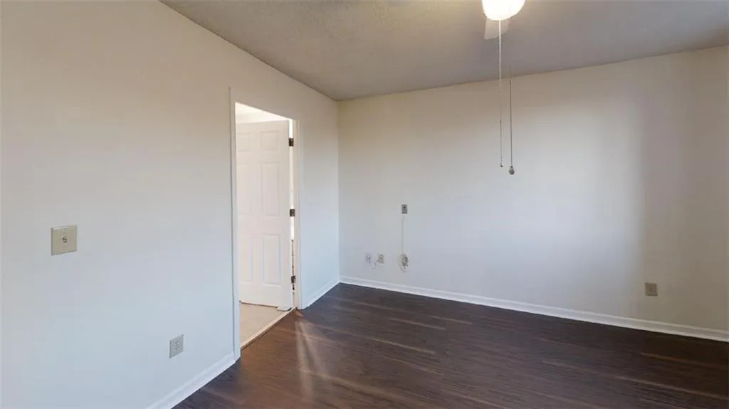 300 Johnson Ferry Road Ne Unit B308, Sandy Springs, Georgia 30328, 1 Bedroom Bedrooms, ,1 BathroomBathrooms,Residential,Sold,300 Johnson Ferry Road Ne Unit B308,6888152