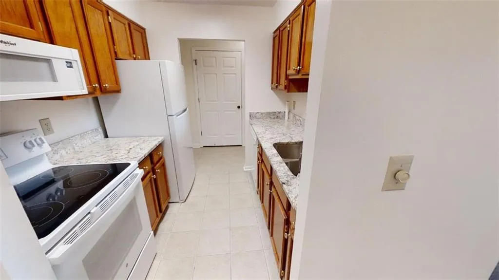 300 Johnson Ferry Road Ne Unit B308, Sandy Springs, Georgia 30328, 1 Bedroom Bedrooms, ,1 BathroomBathrooms,Residential,Sold,300 Johnson Ferry Road Ne Unit B308,6888152
