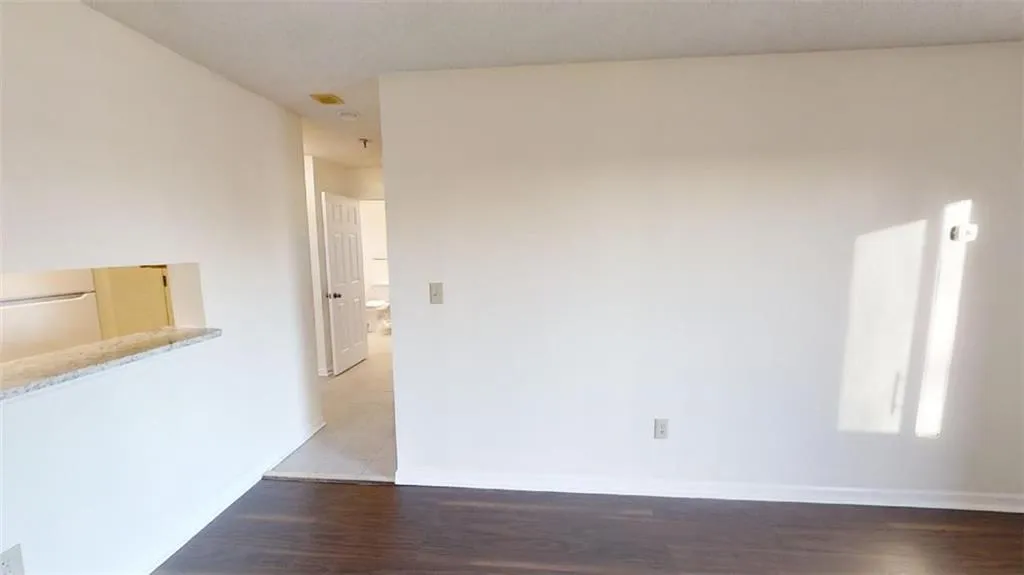 300 Johnson Ferry Road Ne Unit B308, Sandy Springs, Georgia 30328, 1 Bedroom Bedrooms, ,1 BathroomBathrooms,Residential,Sold,300 Johnson Ferry Road Ne Unit B308,6888152