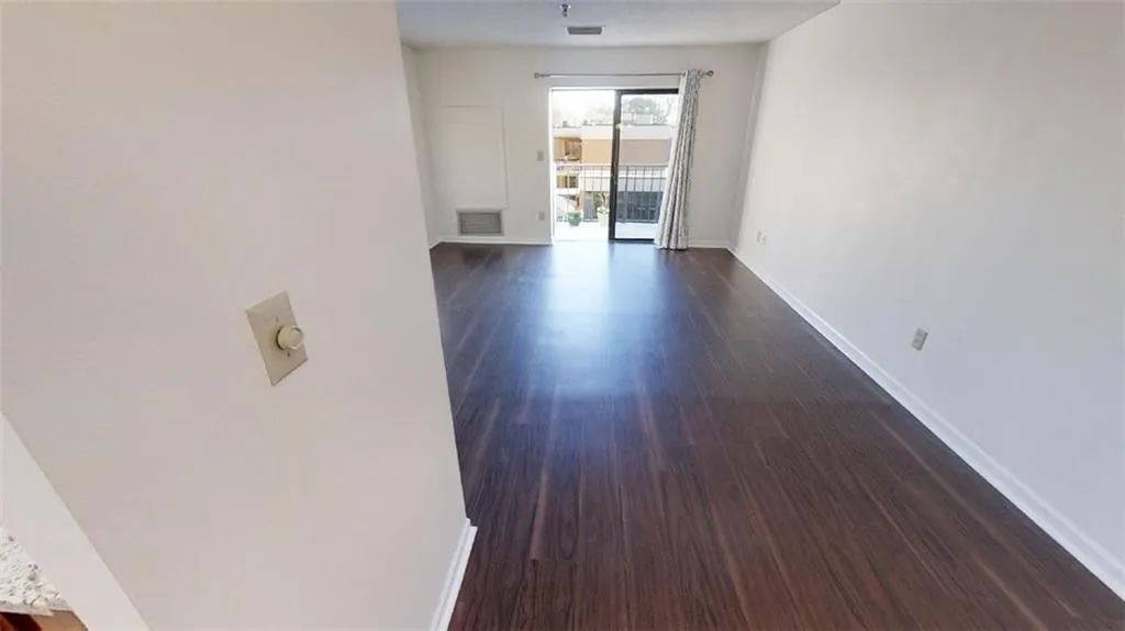 300 Johnson Ferry Road Ne Unit B308, Sandy Springs, Georgia 30328, 1 Bedroom Bedrooms, ,1 BathroomBathrooms,Residential,Sold,300 Johnson Ferry Road Ne Unit B308,6888152