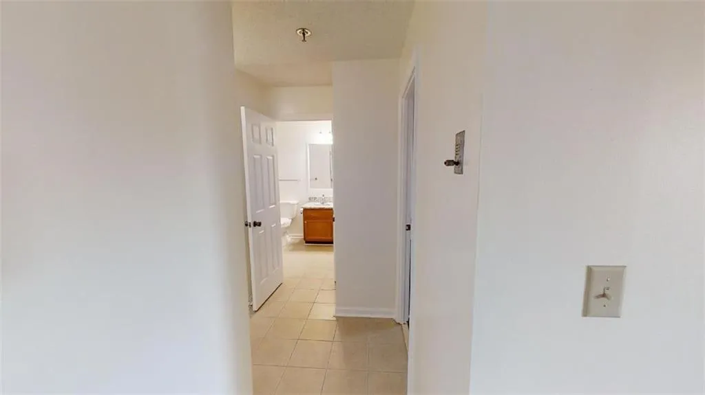 300 Johnson Ferry Road Ne Unit B308, Sandy Springs, Georgia 30328, 1 Bedroom Bedrooms, ,1 BathroomBathrooms,Residential,Sold,300 Johnson Ferry Road Ne Unit B308,6888152