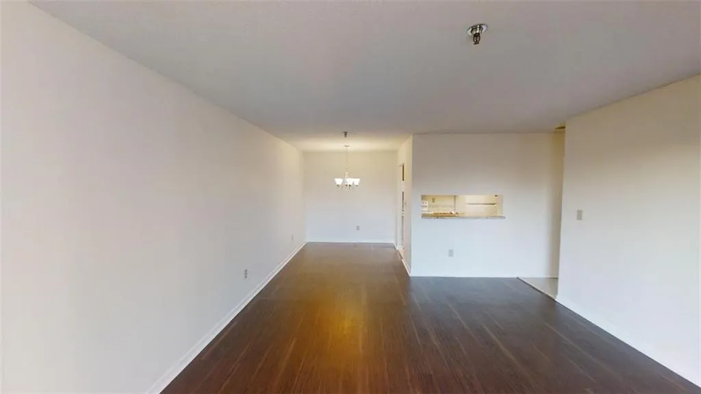 300 Johnson Ferry Road Ne Unit B308, Sandy Springs, Georgia 30328, 1 Bedroom Bedrooms, ,1 BathroomBathrooms,Residential,Sold,300 Johnson Ferry Road Ne Unit B308,6888152