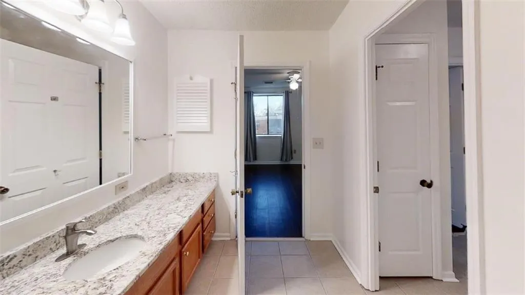 300 Johnson Ferry Road Ne Unit B308, Sandy Springs, Georgia 30328, 1 Bedroom Bedrooms, ,1 BathroomBathrooms,Residential,Sold,300 Johnson Ferry Road Ne Unit B308,6888152