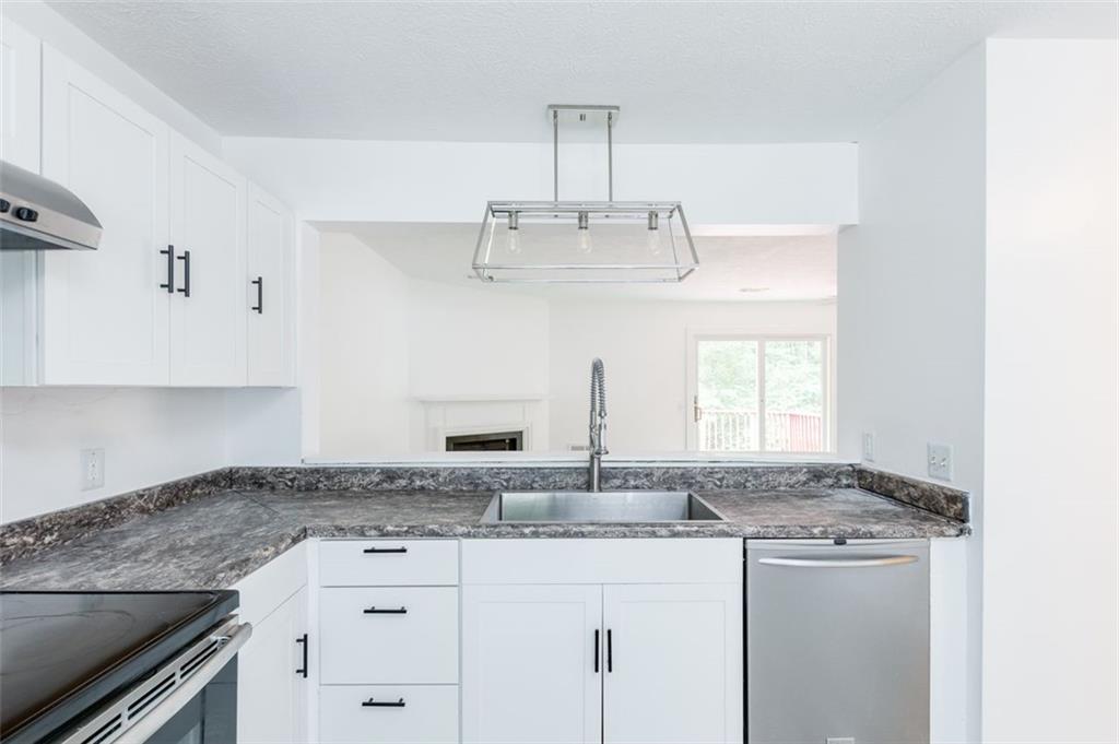 2206 Queen Anne Court, Atlanta, Georgia 30350, 2 Bedrooms Bedrooms, ,2 BathroomsBathrooms,Residential,Sold,2206 Queen Anne Court,7259241
