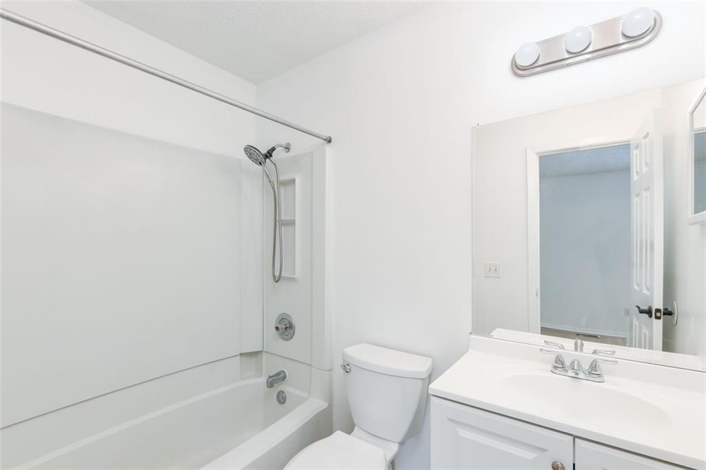 2206 Queen Anne Court, Atlanta, Georgia 30350, 2 Bedrooms Bedrooms, ,2 BathroomsBathrooms,Residential,Sold,2206 Queen Anne Court,7259241