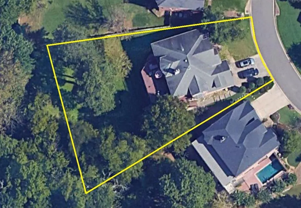 4580 Windsor Gate Court, Atlanta, Georgia 30342, 7 Bedrooms Bedrooms, ,4 BathroomsBathrooms,Residential,For Sale,4580 Windsor Gate Court,7747464