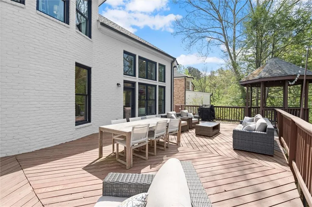 4580 Windsor Gate Court, Atlanta, Georgia 30342, 7 Bedrooms Bedrooms, ,4 BathroomsBathrooms,Residential,For Sale,4580 Windsor Gate Court,7747464