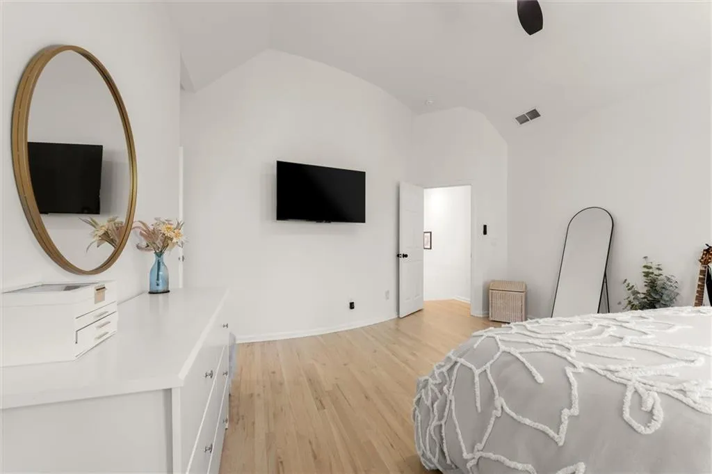 Large secondary bedroom with its own en-suite bat