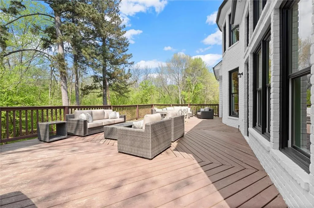 4580 Windsor Gate Court, Atlanta, Georgia 30342, 7 Bedrooms Bedrooms, ,4 BathroomsBathrooms,Residential,For Sale,4580 Windsor Gate Court,7747464
