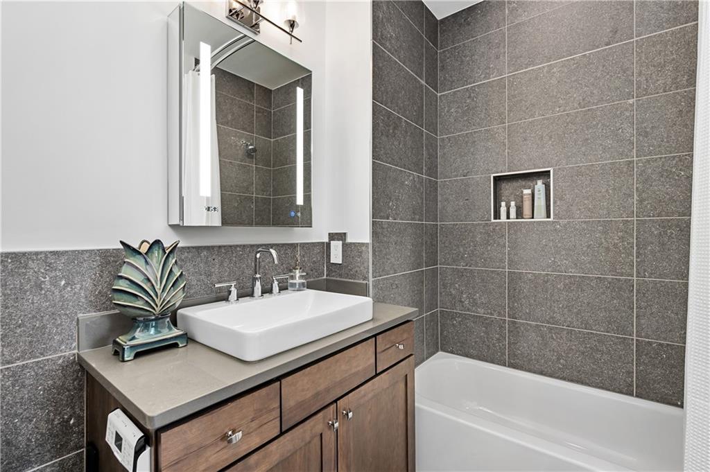 6611 Aria Boulevard Unit 122, Sandy Springs, Georgia 30328, 3 Bedrooms Bedrooms, ,4 BathroomsBathrooms,Residential,Sold,6611 Aria Boulevard Unit 122,7276918