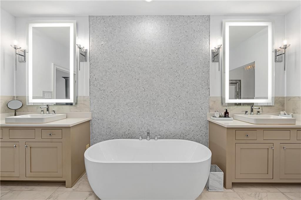 6611 Aria Boulevard Unit 122, Sandy Springs, Georgia 30328, 3 Bedrooms Bedrooms, ,4 BathroomsBathrooms,Residential,Sold,6611 Aria Boulevard Unit 122,7276918