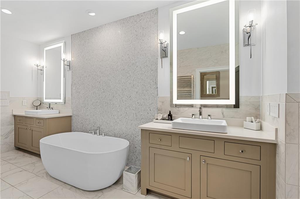 6611 Aria Boulevard Unit 122, Sandy Springs, Georgia 30328, 3 Bedrooms Bedrooms, ,4 BathroomsBathrooms,Residential,Sold,6611 Aria Boulevard Unit 122,7276918