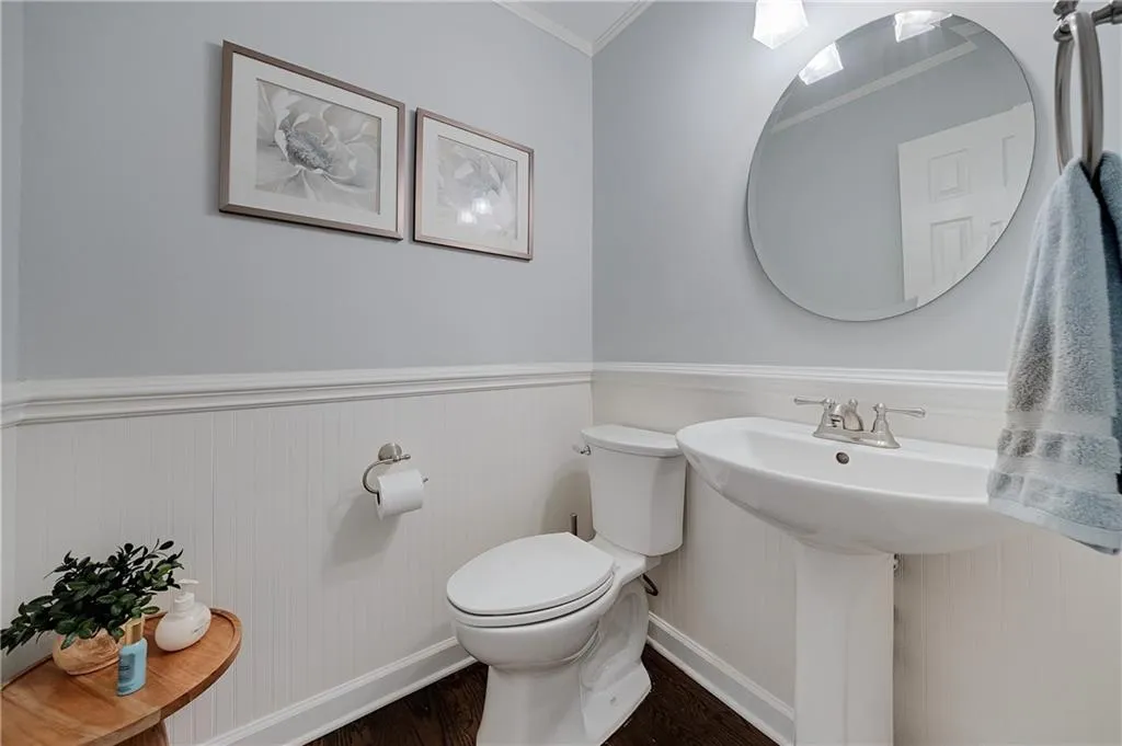 13 Ivy Square Ne, Atlanta, Georgia 30342, 3 Bedrooms Bedrooms, 0 ,3 BathroomsBathrooms,Residential,For Sale,13 Ivy Square Ne,7811852