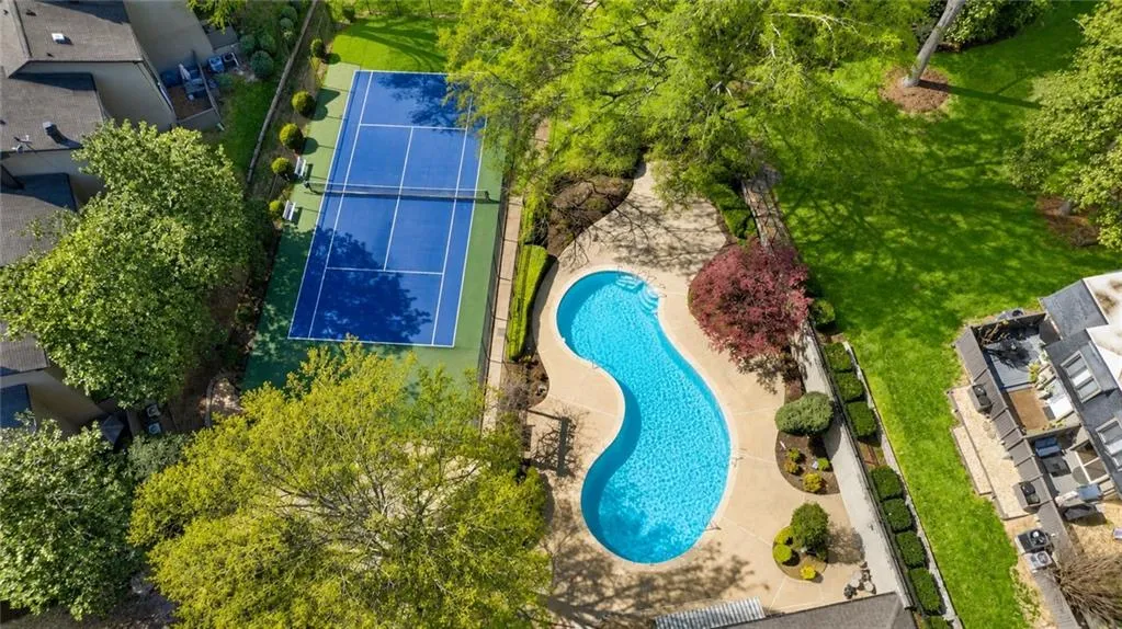 13 Ivy Square Ne, Atlanta, Georgia 30342, 3 Bedrooms Bedrooms, 0 ,3 BathroomsBathrooms,Residential,For Sale,13 Ivy Square Ne,7811852