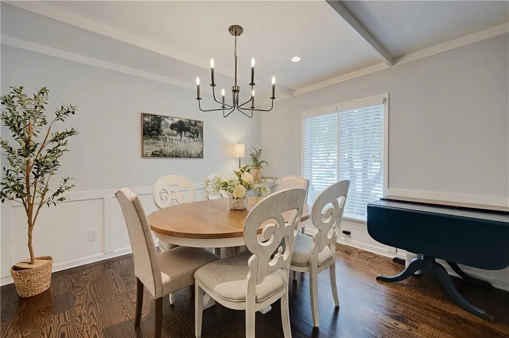 13 Ivy Square Ne, Atlanta, Georgia 30342, 3 Bedrooms Bedrooms, 0 ,3 BathroomsBathrooms,Residential,For Sale,13 Ivy Square Ne,7811852
