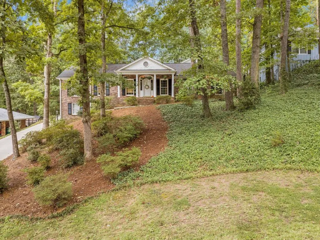 7130 Dunhill Terrace, Sandy Springs, Georgia 30328, 5 Bedrooms Bedrooms, ,4 BathroomsBathrooms,Residential,Sold,7130 Dunhill Terrace,6082038