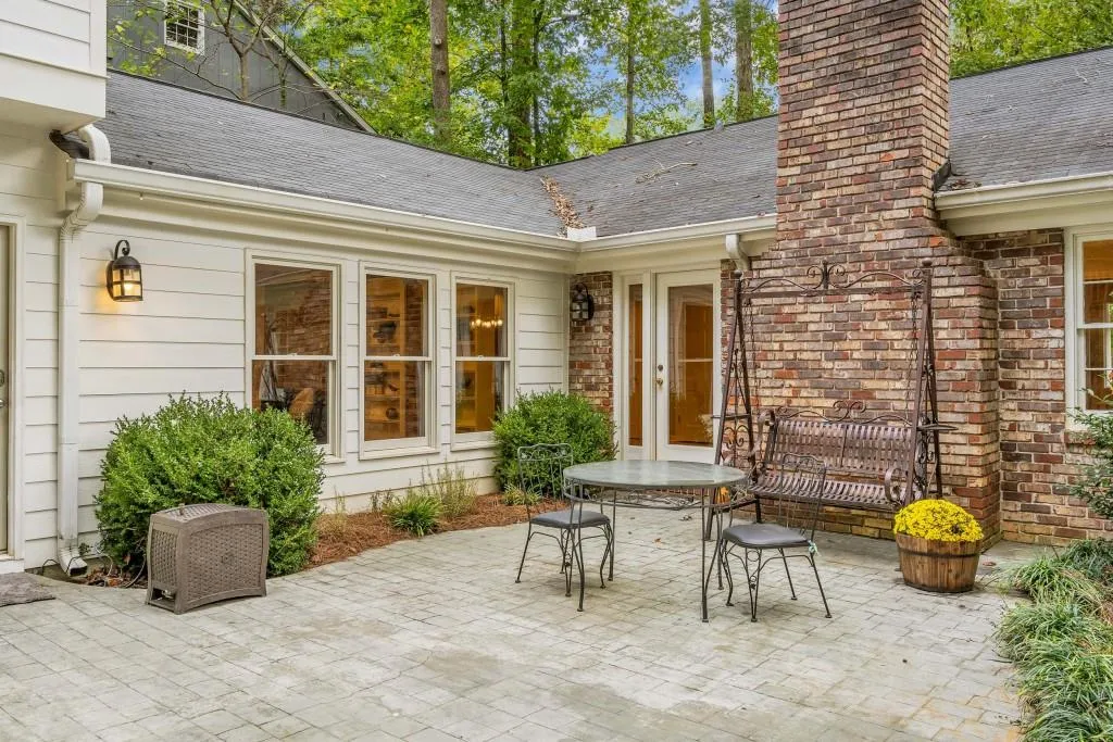 7130 Dunhill Terrace, Sandy Springs, Georgia 30328, 5 Bedrooms Bedrooms, ,4 BathroomsBathrooms,Residential,Sold,7130 Dunhill Terrace,6082038