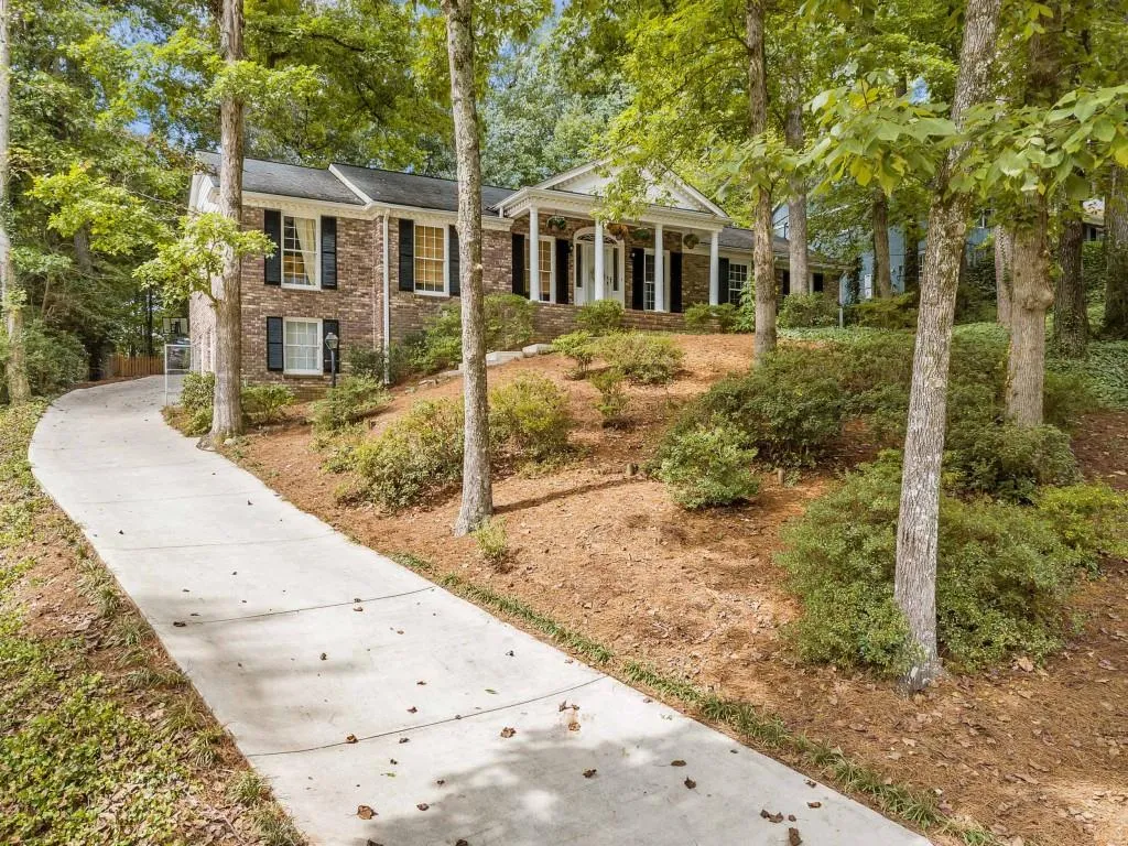 7130 Dunhill Terrace, Sandy Springs, Georgia 30328, 5 Bedrooms Bedrooms, ,4 BathroomsBathrooms,Residential,Sold,7130 Dunhill Terrace,6082038