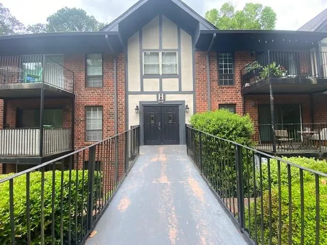 Entryway to building H