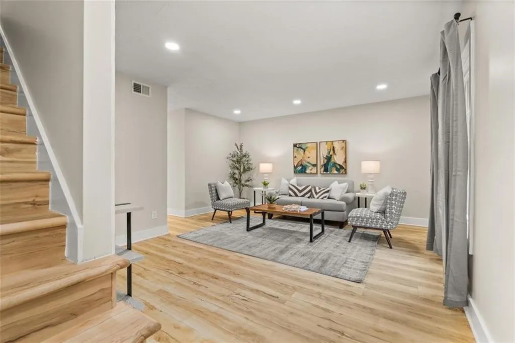 6404 Park Avenue Unit D4, Atlanta, Georgia 30342, 2 Bedrooms Bedrooms, ,1 BathroomBathrooms,Residential,For Sale,6404 Park Avenue Unit D4,7709409