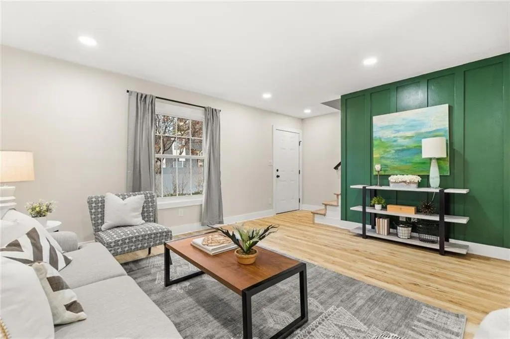 6404 Park Avenue Unit D4, Atlanta, Georgia 30342, 2 Bedrooms Bedrooms, ,1 BathroomBathrooms,Residential,For Sale,6404 Park Avenue Unit D4,7709409