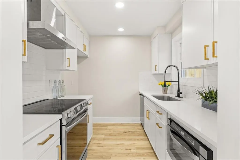 6404 Park Avenue Unit D4, Atlanta, Georgia 30342, 2 Bedrooms Bedrooms, ,1 BathroomBathrooms,Residential,For Sale,6404 Park Avenue Unit D4,7709409