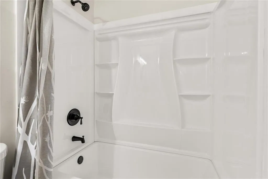 6404 Park Avenue Unit D4, Atlanta, Georgia 30342, 2 Bedrooms Bedrooms, ,1 BathroomBathrooms,Residential,For Sale,6404 Park Avenue Unit D4,7709409