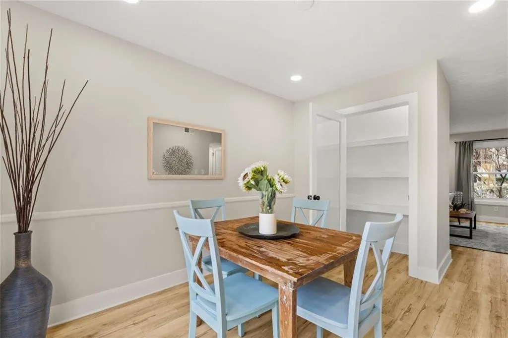 6404 Park Avenue Unit D4, Atlanta, Georgia 30342, 2 Bedrooms Bedrooms, ,1 BathroomBathrooms,Residential,For Sale,6404 Park Avenue Unit D4,7709409