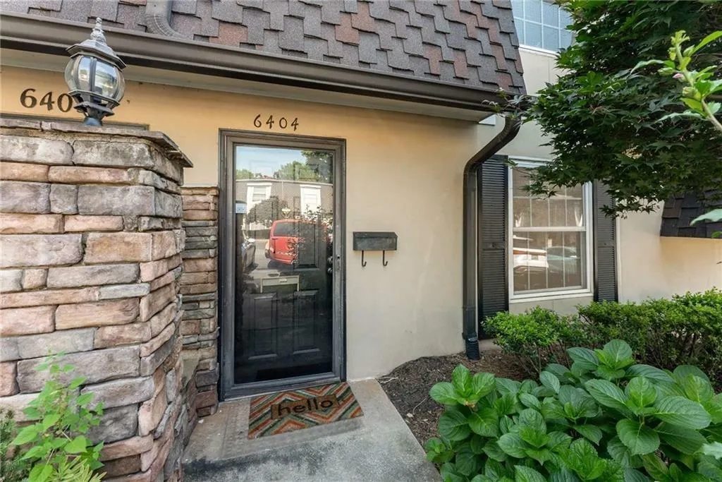 6404 Park Avenue Unit D4, Atlanta, Georgia 30342, 2 Bedrooms Bedrooms, ,1 BathroomBathrooms,Residential,For Sale,6404 Park Avenue Unit D4,7709409