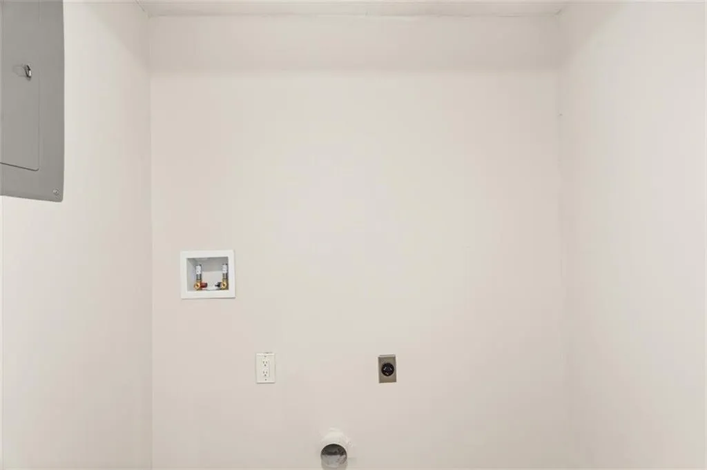 6404 Park Avenue Unit D4, Atlanta, Georgia 30342, 2 Bedrooms Bedrooms, ,1 BathroomBathrooms,Residential,For Sale,6404 Park Avenue Unit D4,7709409