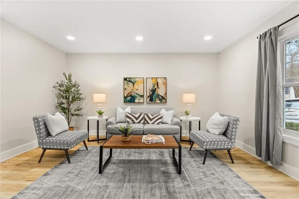6404 Park Avenue Unit D4, Atlanta, Georgia 30342, 2 Bedrooms Bedrooms, ,1 BathroomBathrooms,Residential,For Sale,6404 Park Avenue Unit D4,7709409
