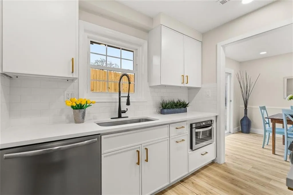 6404 Park Avenue Unit D4, Atlanta, Georgia 30342, 2 Bedrooms Bedrooms, ,1 BathroomBathrooms,Residential,For Sale,6404 Park Avenue Unit D4,7709409