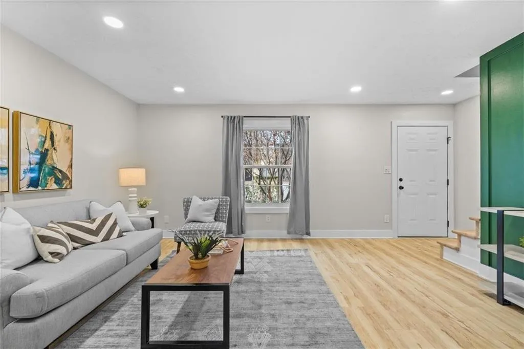 6404 Park Avenue Unit D4, Atlanta, Georgia 30342, 2 Bedrooms Bedrooms, ,1 BathroomBathrooms,Residential,For Sale,6404 Park Avenue Unit D4,7709409