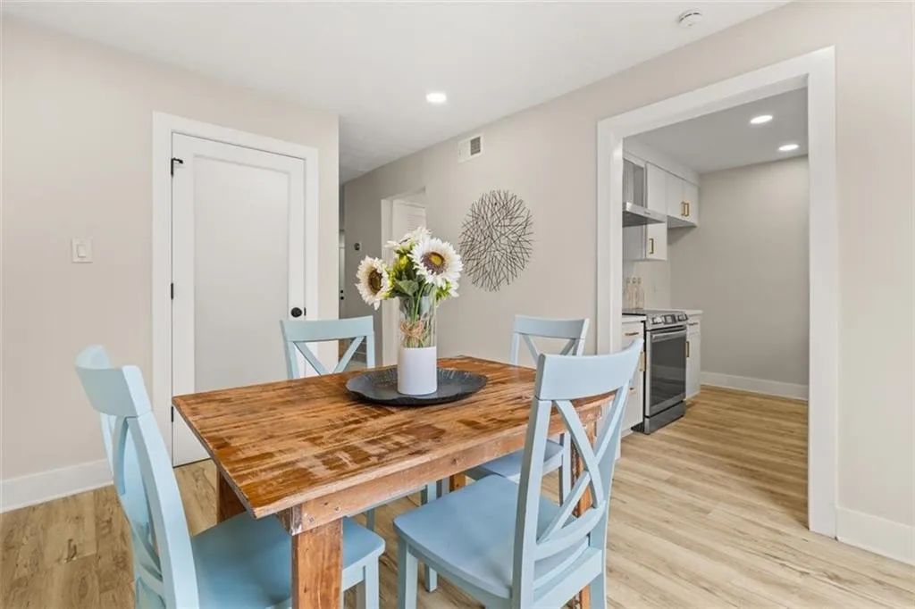 6404 Park Avenue Unit D4, Atlanta, Georgia 30342, 2 Bedrooms Bedrooms, ,1 BathroomBathrooms,Residential,For Sale,6404 Park Avenue Unit D4,7709409