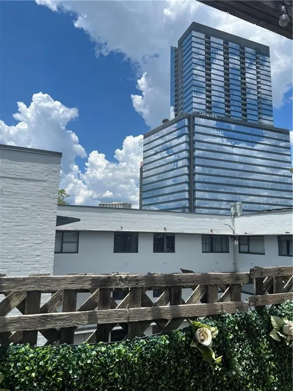 3649 Peachtree Road Ne Unit 305, Atlanta, Georgia 30319, 3 Bedrooms Bedrooms, ,2 BathroomsBathrooms,Residential,For Sale,3649 Peachtree Road Ne Unit 305,7628019