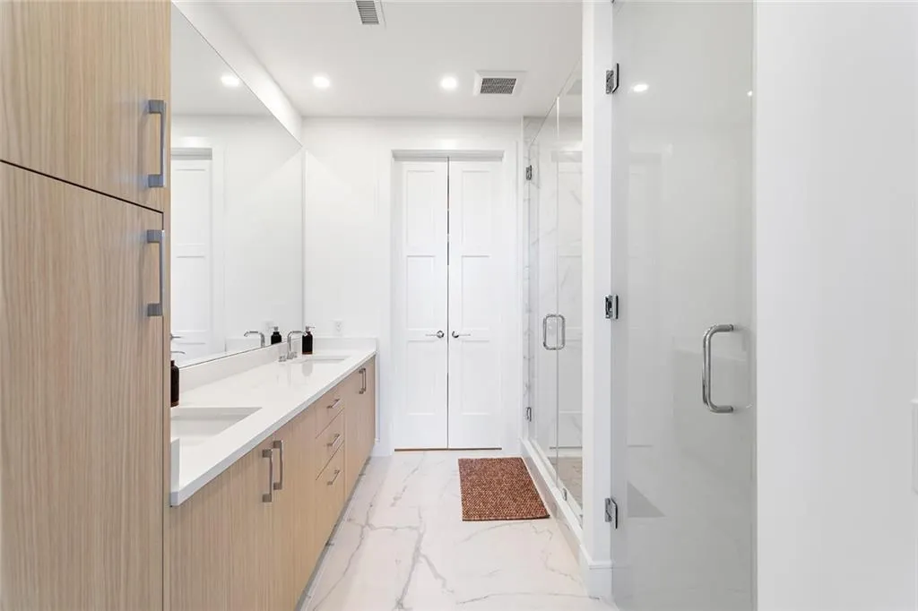2425 Peachtree Road Ne Unit 612, Atlanta, Georgia 30305, 2 Bedrooms Bedrooms, 0 ,2 BathroomsBathrooms,Residential,For Sale,2425 Peachtree Road Ne Unit 612,7831780