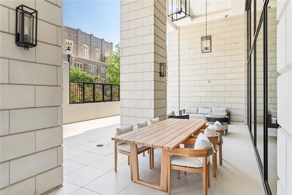 2425 Peachtree Road Ne Unit 612, Atlanta, Georgia 30305, 2 Bedrooms Bedrooms, 0 ,2 BathroomsBathrooms,Residential,For Sale,2425 Peachtree Road Ne Unit 612,7831780