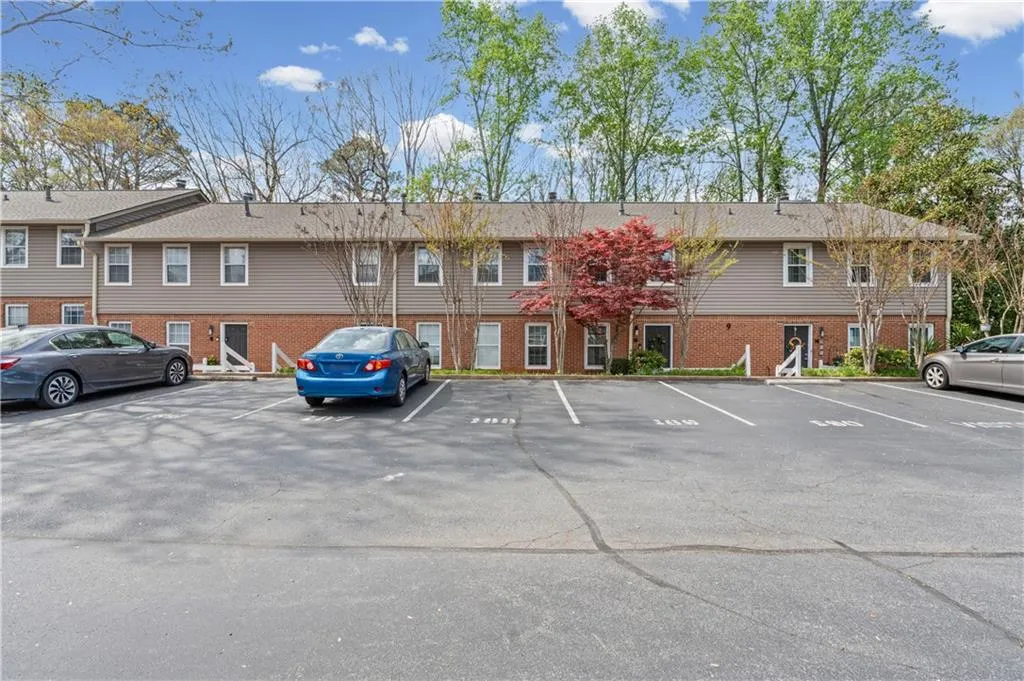 7750 Roswell Road Unit 9e, Atlanta, Georgia 30350, 3 Bedrooms Bedrooms, ,2 BathroomsBathrooms,Residential,For Sale,7750 Roswell Road Unit 9e,7752896