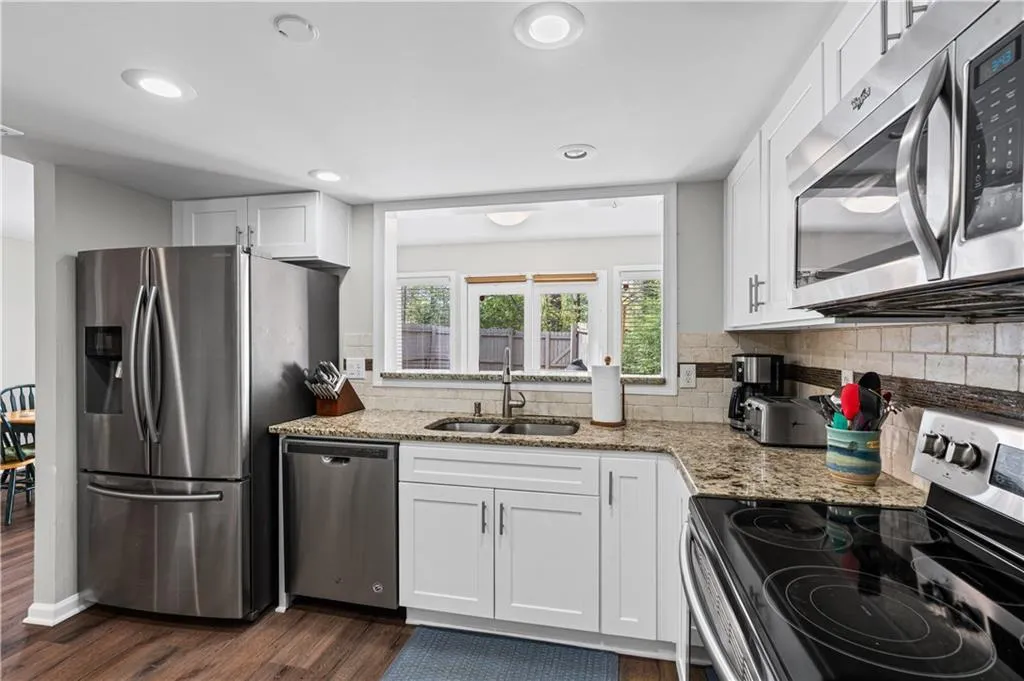 7750 Roswell Road Unit 9e, Atlanta, Georgia 30350, 3 Bedrooms Bedrooms, ,2 BathroomsBathrooms,Residential,For Sale,7750 Roswell Road Unit 9e,7752896