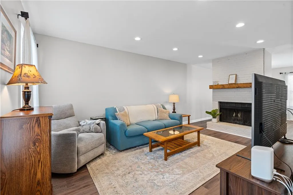 7750 Roswell Road Unit 9e, Atlanta, Georgia 30350, 3 Bedrooms Bedrooms, ,2 BathroomsBathrooms,Residential,For Sale,7750 Roswell Road Unit 9e,7752896