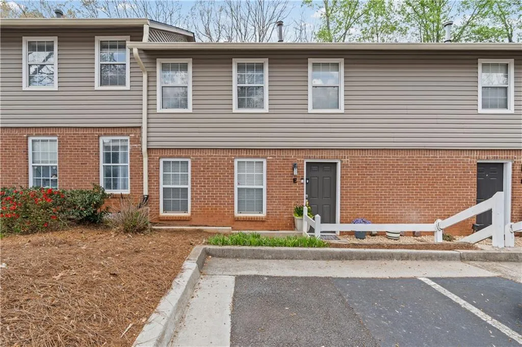 7750 Roswell Road Unit 9e, Atlanta, Georgia 30350, 3 Bedrooms Bedrooms, ,2 BathroomsBathrooms,Residential,For Sale,7750 Roswell Road Unit 9e,7752896