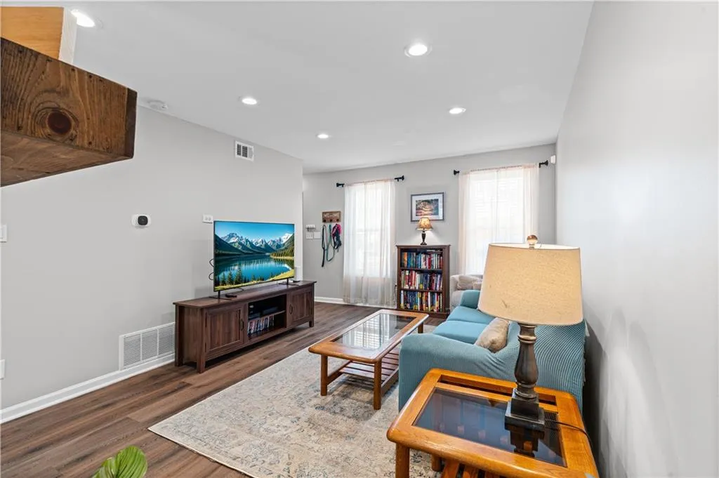 7750 Roswell Road Unit 9e, Atlanta, Georgia 30350, 3 Bedrooms Bedrooms, ,2 BathroomsBathrooms,Residential,For Sale,7750 Roswell Road Unit 9e,7752896