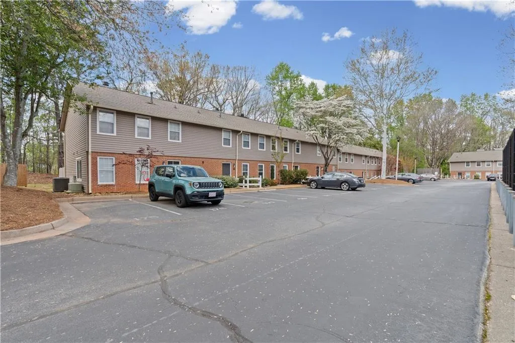 7750 Roswell Road Unit 9e, Atlanta, Georgia 30350, 3 Bedrooms Bedrooms, ,2 BathroomsBathrooms,Residential,For Sale,7750 Roswell Road Unit 9e,7752896