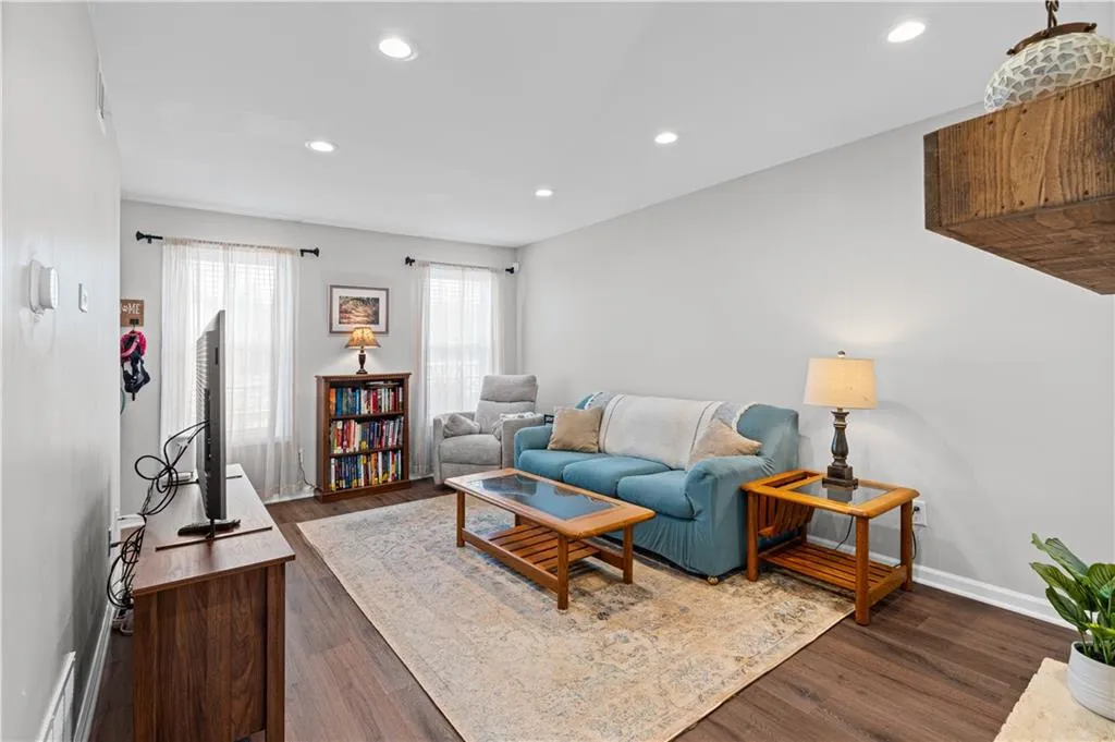 7750 Roswell Road Unit 9e, Atlanta, Georgia 30350, 3 Bedrooms Bedrooms, ,2 BathroomsBathrooms,Residential,For Sale,7750 Roswell Road Unit 9e,7752896