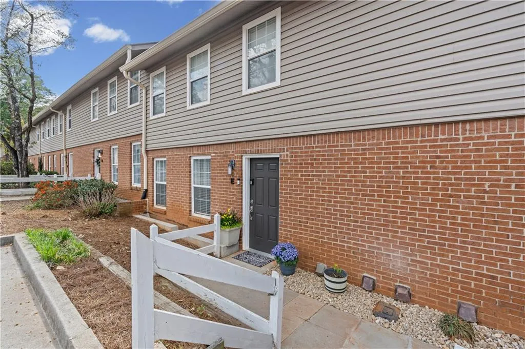 7750 Roswell Road Unit 9e, Atlanta, Georgia 30350, 3 Bedrooms Bedrooms, ,2 BathroomsBathrooms,Residential,For Sale,7750 Roswell Road Unit 9e,7752896