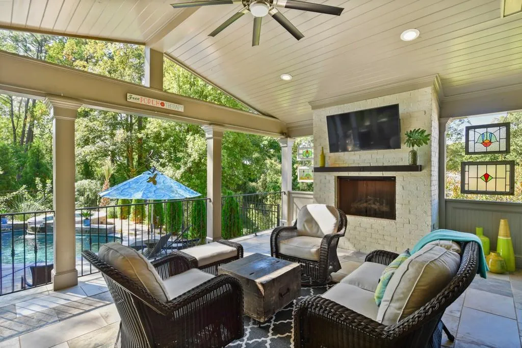 230 Danbury Lane, Atlanta, Georgia 30327, 5 Bedrooms Bedrooms, ,6 BathroomsBathrooms,Residential,Sold,230 Danbury Lane,6662856